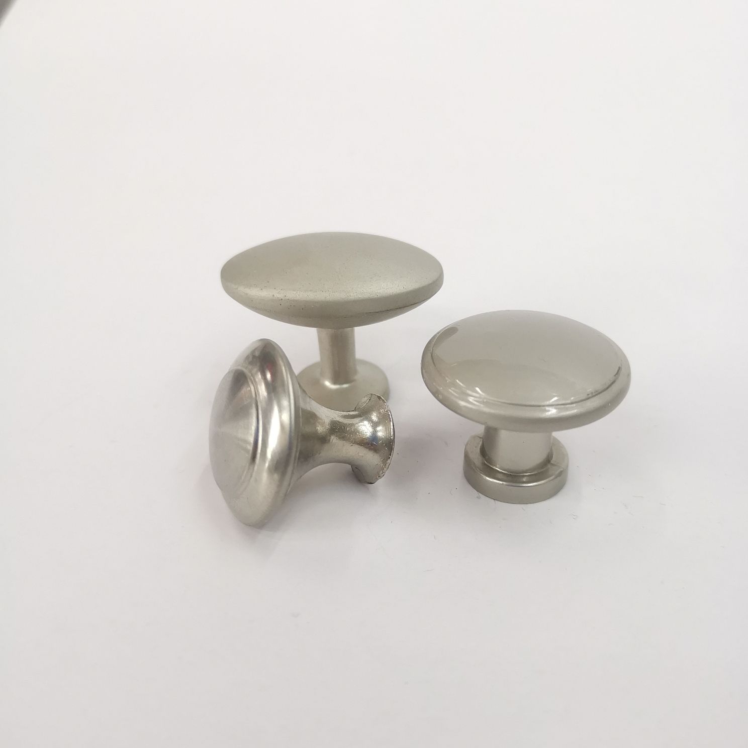 Zinc-alloy drawer handle small handle handle plated nickel handle handle Application Scenario