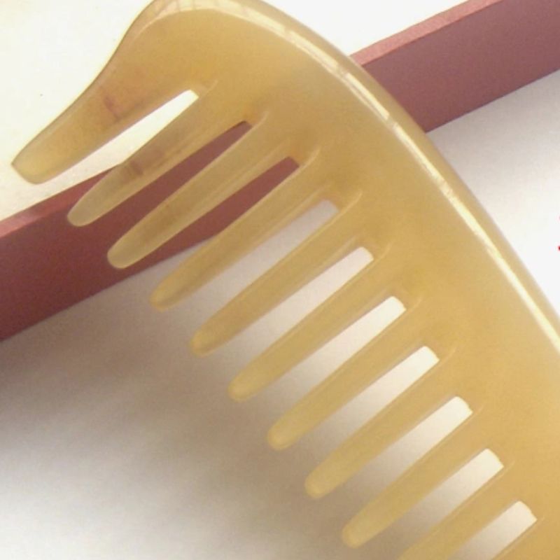 Horn Comb Wide Teeth Smooth Hair White Horn Comb Natural Horn Comb Massage Comb details Picture