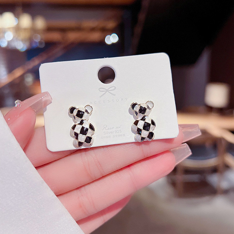 2022 new INS sweet cartoon earrings Cute Bear Stud Autumn winter checkerboard drop oil black and white checkered earrings thumbnail