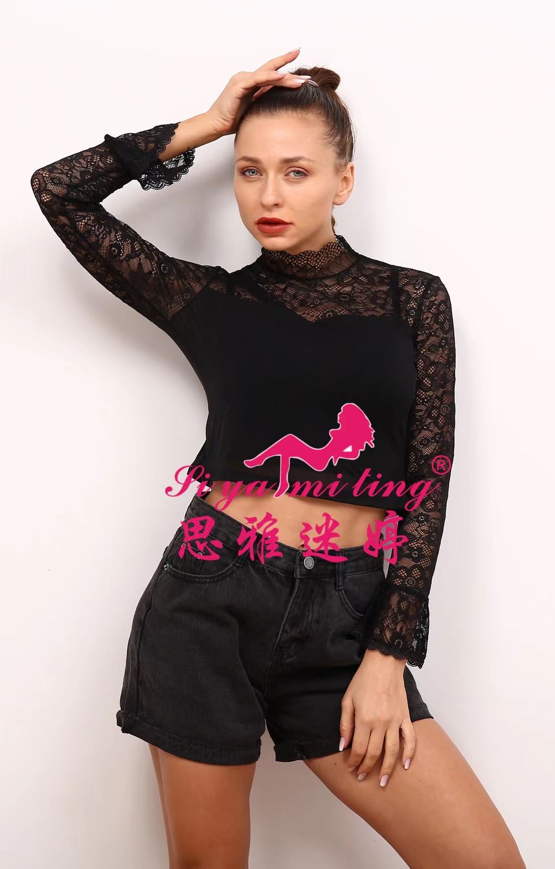A new stylish semi-high-neck lace base layer for women in autumn and winter, paired with a long-sleeved T-shirt and a short top full figure