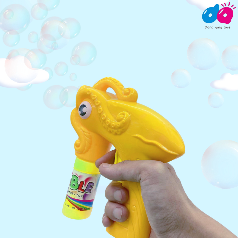 Children's outdoor interactive toys, inertial solid color octopus bubble gun, soapberry bubble liquid, safe and non-toxic, foreign trade cross-border stall night market supply manufacturer, Dongqing Toy Factory Application Scenario