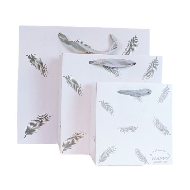 Wholesale Custom Leaf Gift Bag Mask Gift Bag Cosmetic Paper Bag Small Fresh Clothing Bag