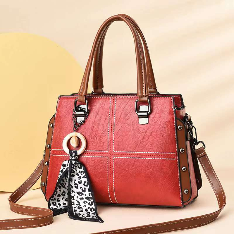 2022 autumn winter new handbag trend women's bag manufacturers wholesale a single shoulder bag 16090 details Picture