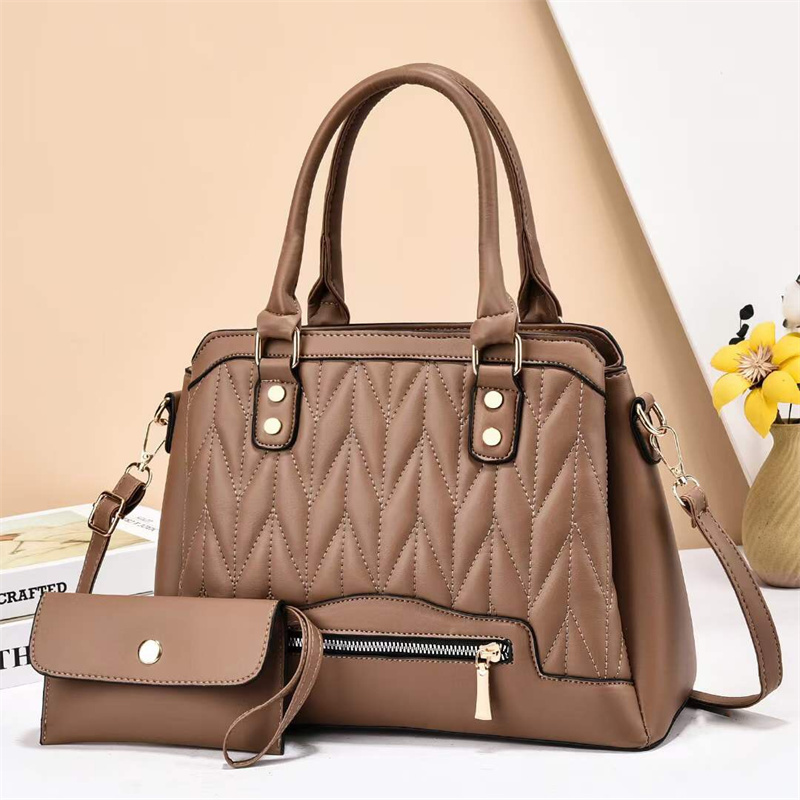 2022 autumn winter new handbag trend women's bag manufacturers wholesale a single shoulder bag 16100 Application Scenario