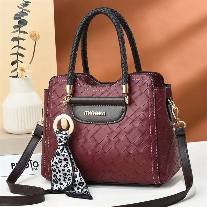 2022 autumn winter new handbag trend women's bag manufacturers wholesale a single shoulder bag 16091 Specification drawing