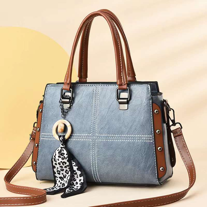 2022 autumn winter new handbag trend women's bag manufacturers wholesale a single shoulder bag 16090 Application Scenario