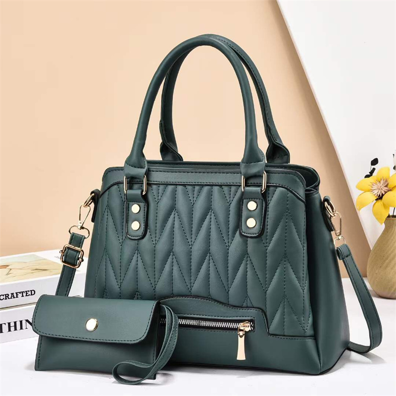 2022 autumn winter new handbag trend women's bag manufacturers wholesale a single shoulder bag 16100 Item Picture