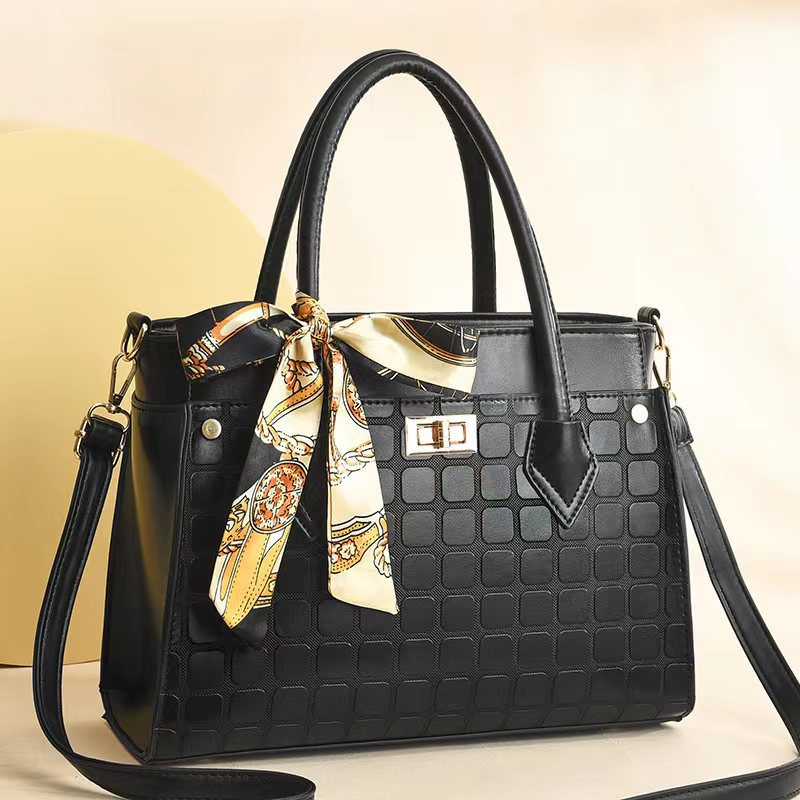 2022 autumn winter new handbag trend women's bag manufacturers wholesale a single shoulder bag 16096 details Picture