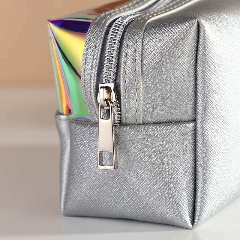 2022 New InS-style large-capacity cosmetics storage bag for women, portable travel transparent TPU laser bag Application Scenario