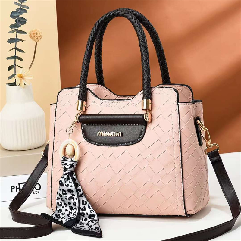 2022 autumn winter new handbag trend women's bag manufacturers wholesale a single shoulder bag 16091 full figure