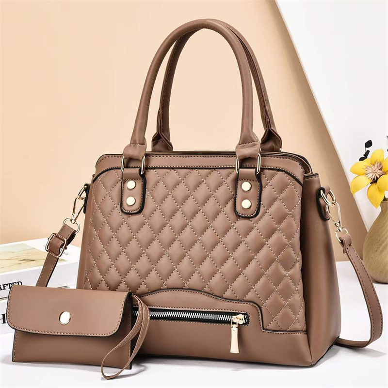 2022 autumn winter new handbag trend women's bag manufacturers wholesale a single shoulder bag 16101 Application Scenario