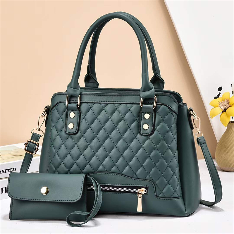 2022 autumn winter new handbag trend women's bag manufacturers wholesale a single shoulder bag 16101 Item Picture