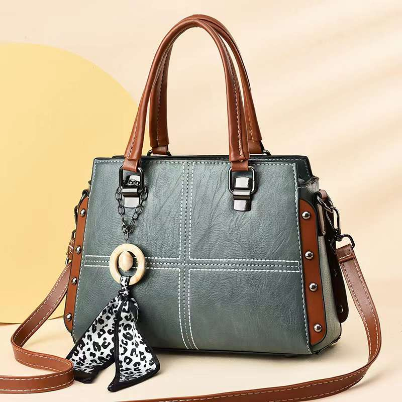 2022 autumn winter new handbag trend women's bag manufacturers wholesale a single shoulder bag 16090 Item Picture