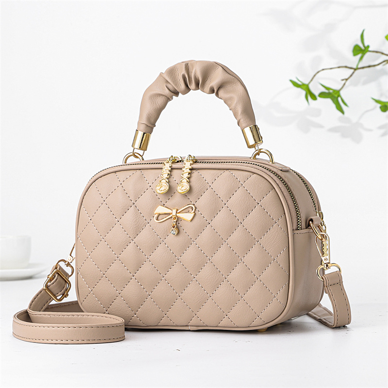 2022 autumn winter new handbag trend women's bag manufacturers wholesale a single shoulder bag 16093 Application Scenario