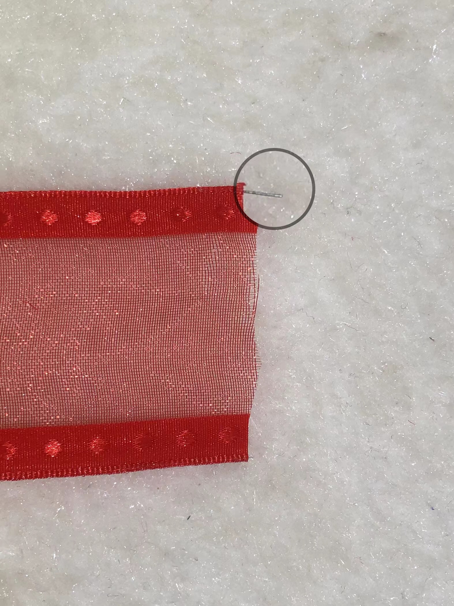 Item No. : 2166 Christmas Gift Packaging Decoration DIY Red snow yarn with small dots on both sides, double-sided iron wire webbing 3.8cm Application Scenario