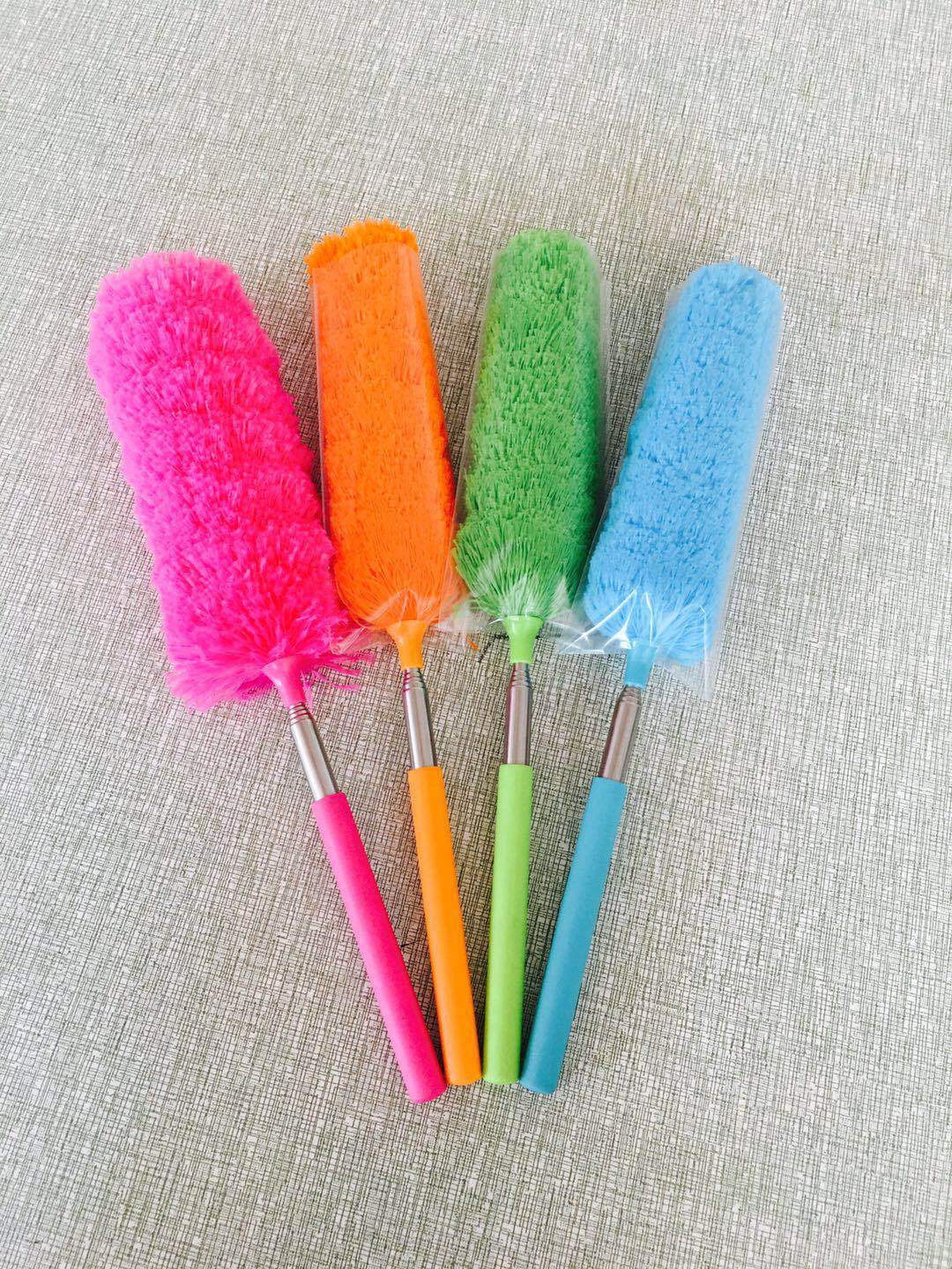 Washable retractable fiber dust duster