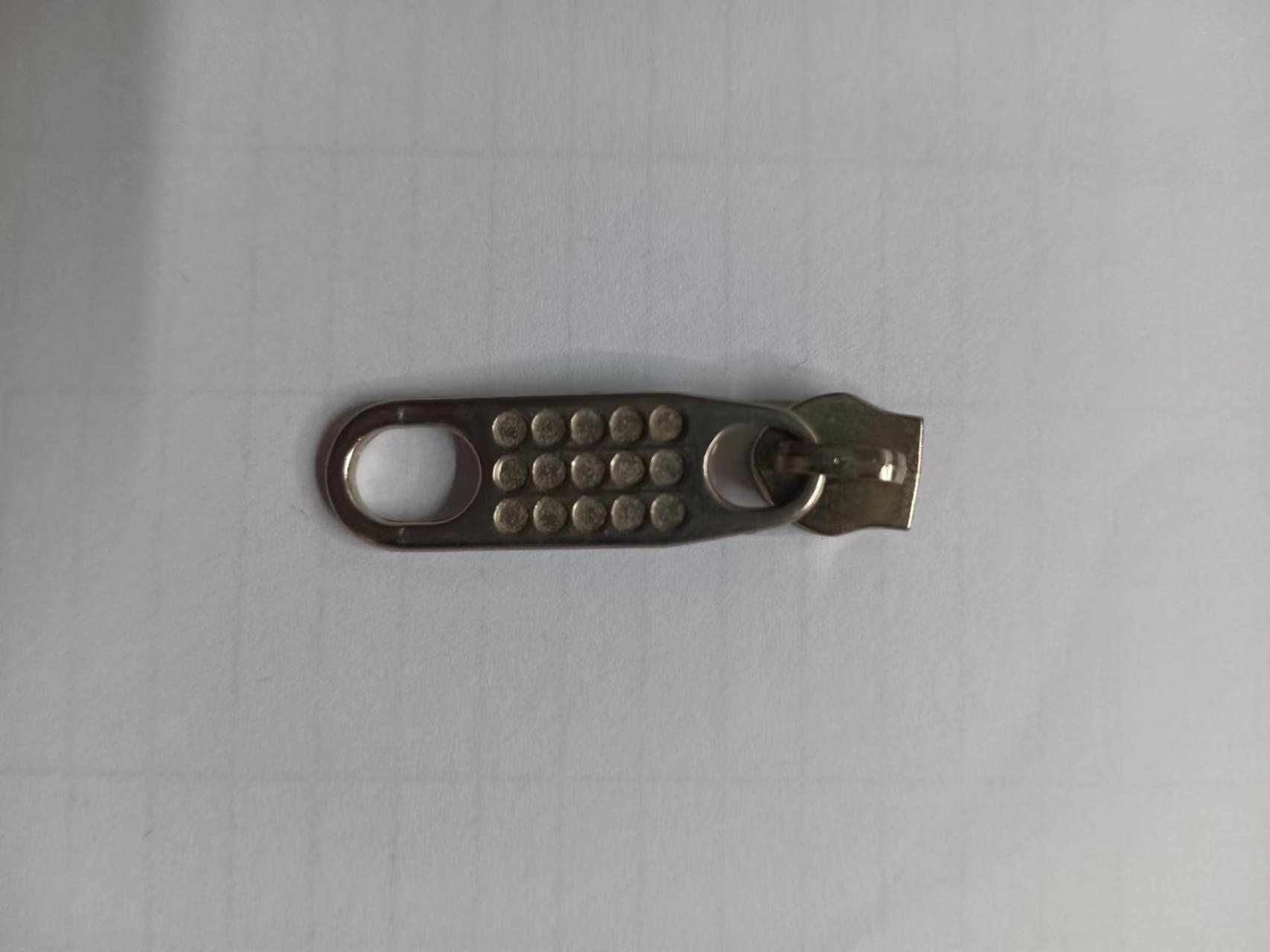 Zipper 15 factory wholesale luggage and tent zipper pulls, metal color zinc alloy, can be selected as large-bottom long plate zipper pulls
