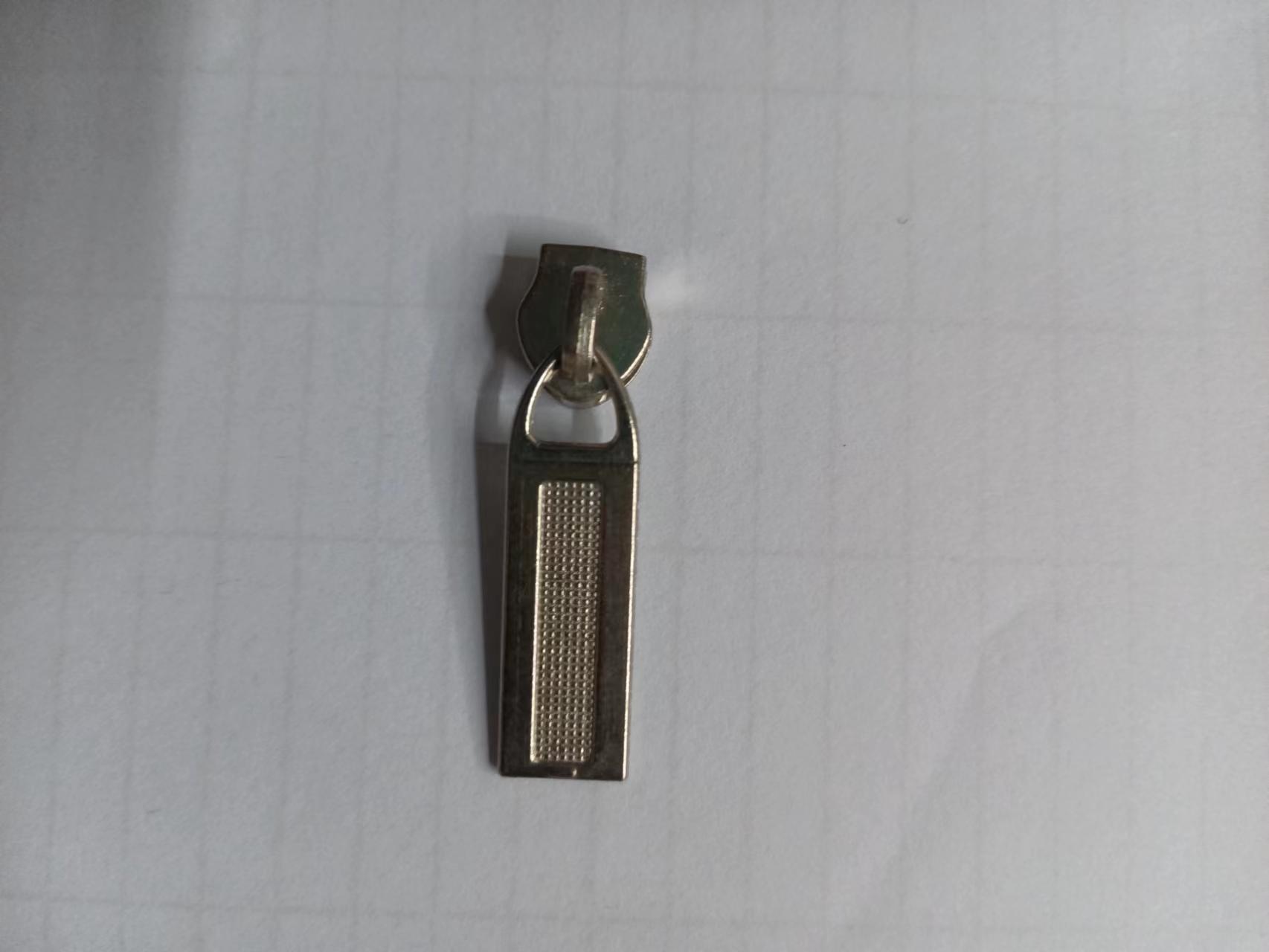 Zipper 12 factory wholesale luggage and tent zipper pulls, metal color zinc alloy, can be selected as large-bottom long plate zipper pulls Specification image