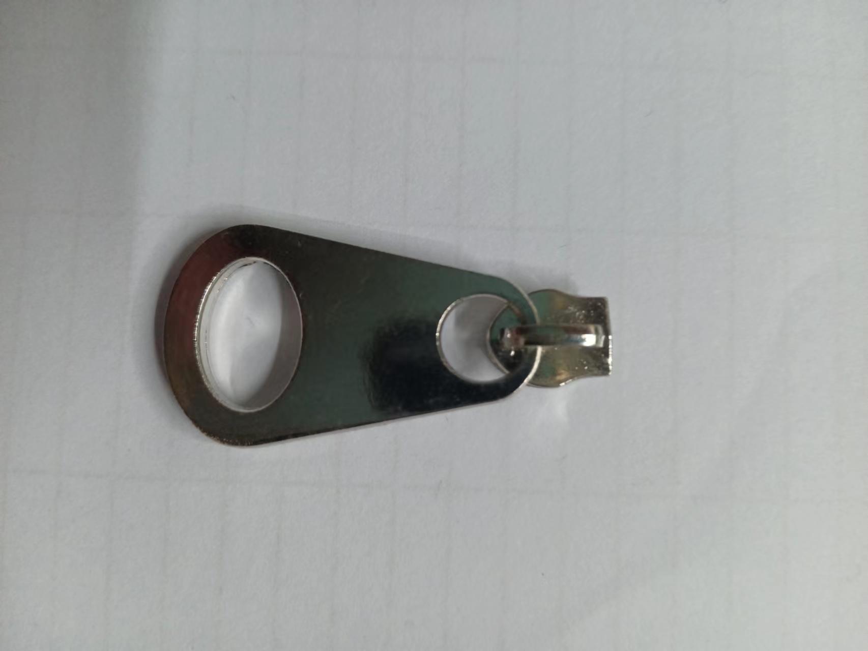 Zipper 7 factory wholesale luggage and tent zipper pulls, metal color zinc alloy, can be selected as large-bottom long plate zipper pulls Application Scenario