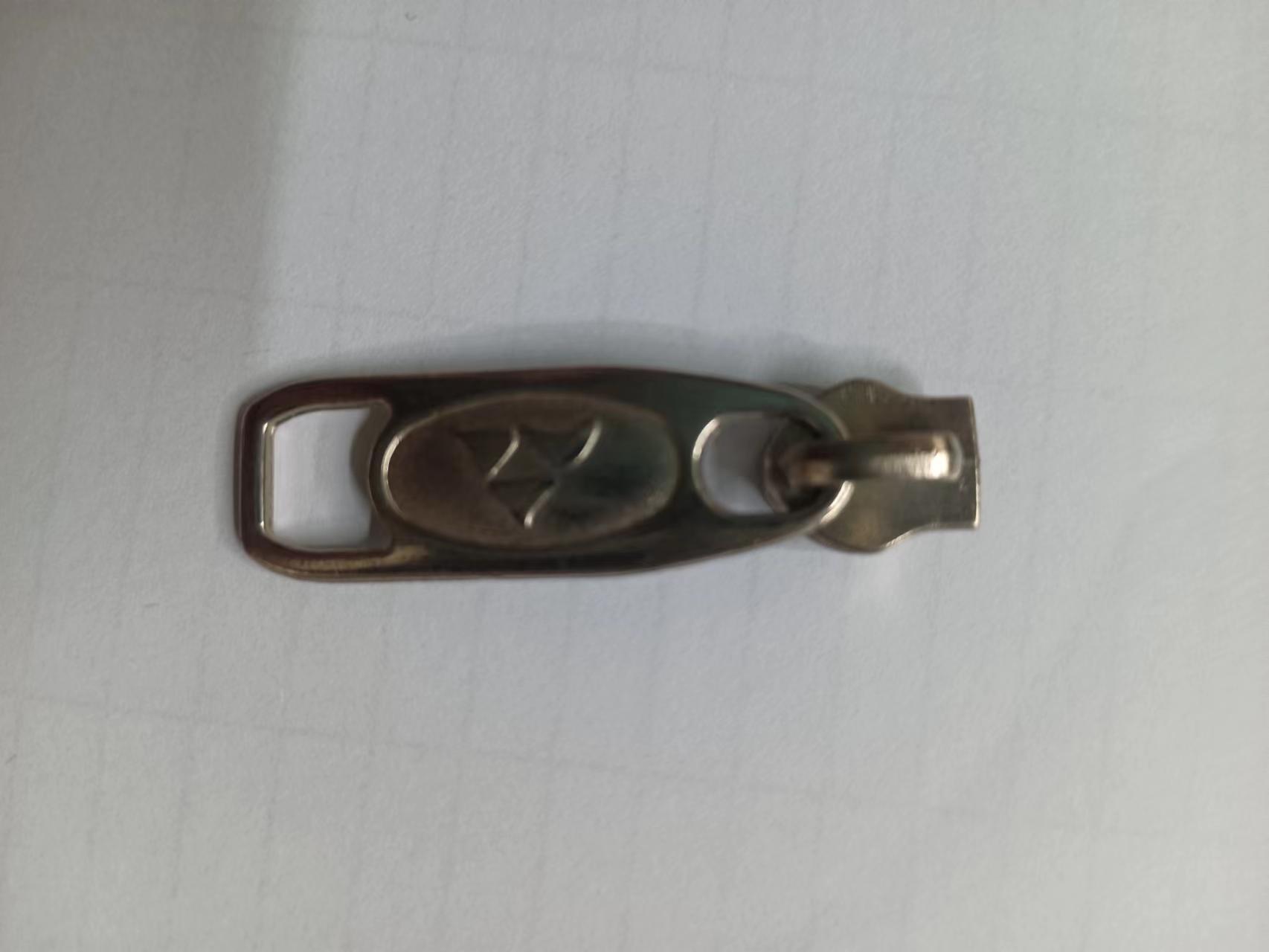 Zipper 13 factory wholesale luggage and tent zipper pulls, metal color zinc alloy, can be selected as large-bottom long plate zipper pulls