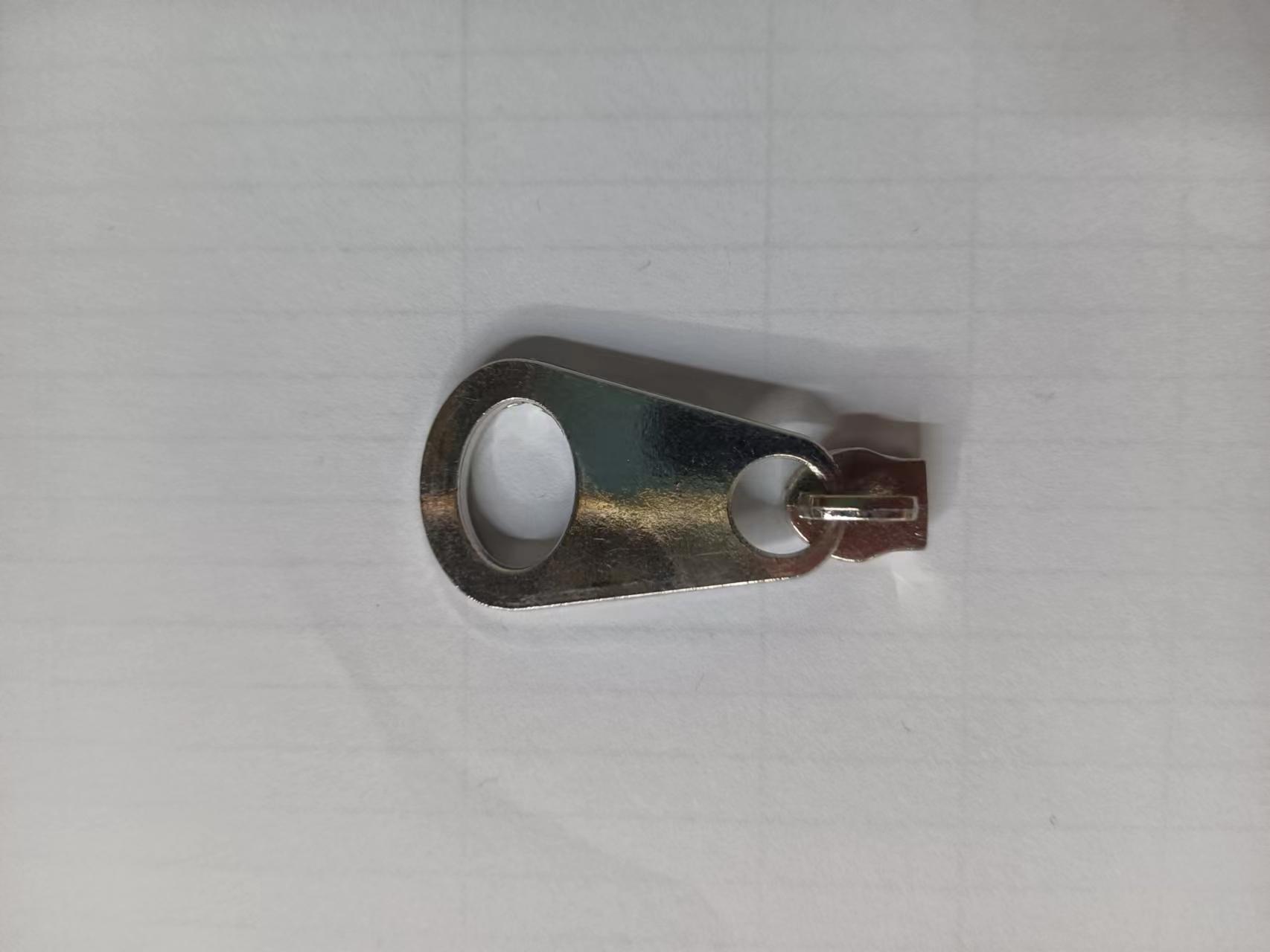 Chain 9 Factory wholesale luggage and tent zipper pulls, metal color zinc alloy, can be selected as large-bottom long plate zipper pulls Application Scenario