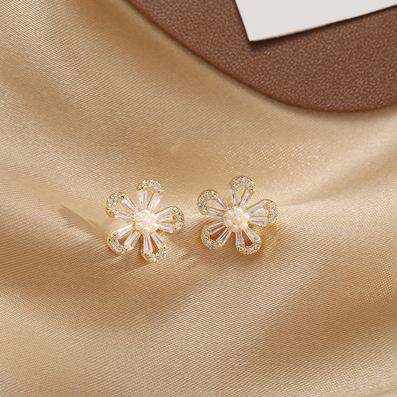 Korean-Style Simple All-Matching Floral Earrings Super Fairy Niche Fashion All-Matching Temperament Small Fresh Earrings Stud Feather Butterfly Jewelry details Picture