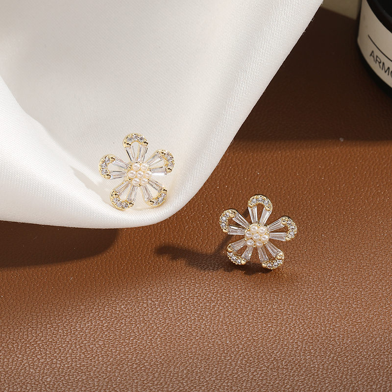 Korean-Style Simple All-Matching Floral Earrings Super Fairy Niche Fashion All-Matching Temperament Small Fresh Earrings Stud Feather Butterfly Jewelry Item Picture
