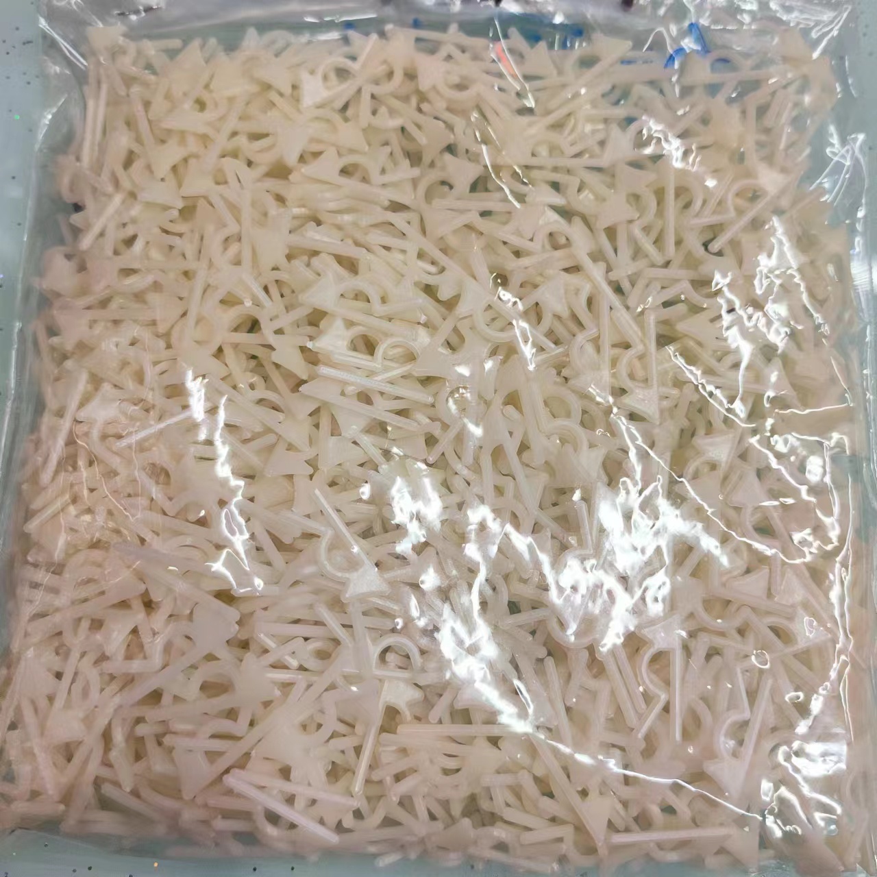 现货批发衬衫夹子 衣领夹子 塑料夹子 内衣塑料包装夹子 衬衣夹小夹扣