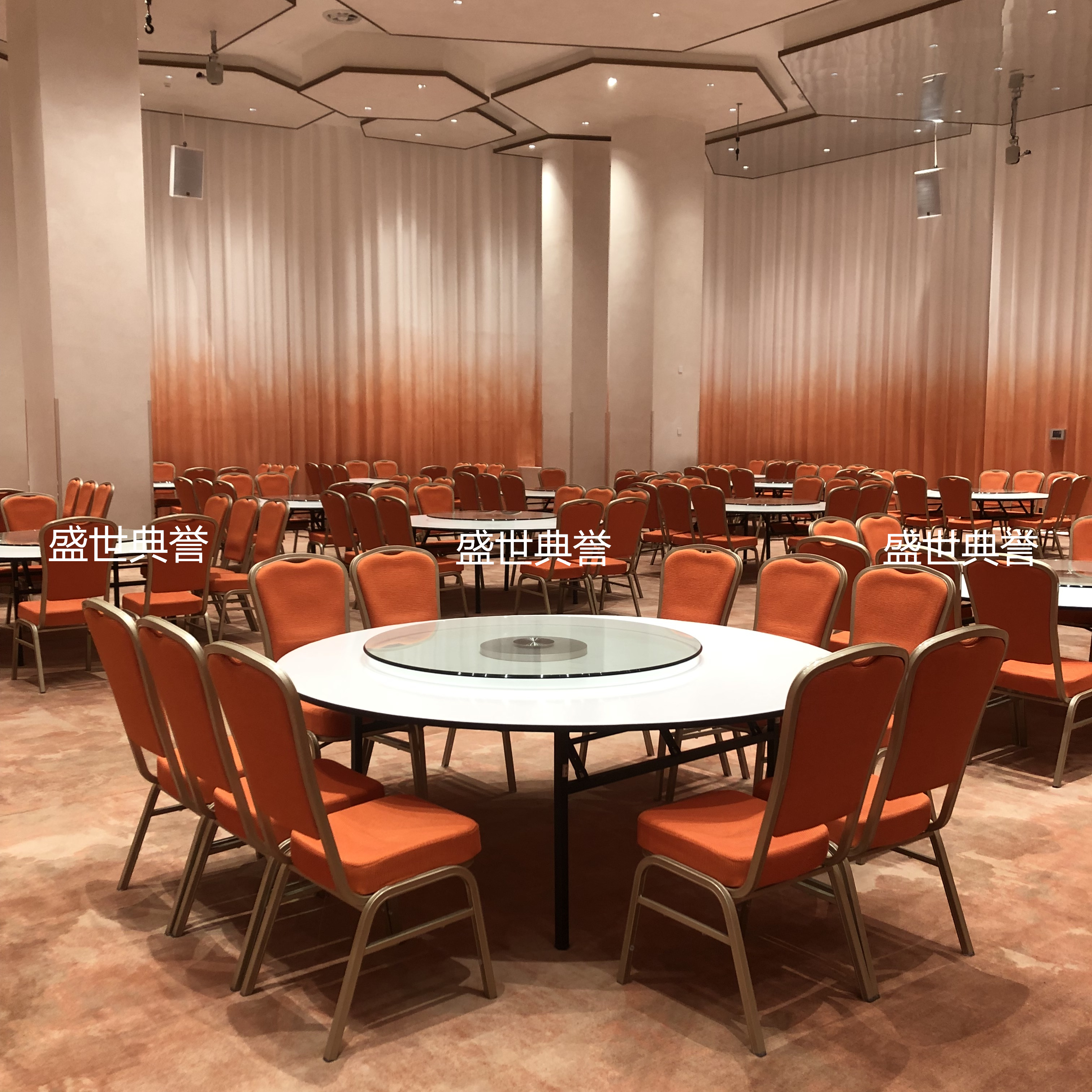 Wenzhou five-star hotel banquet dining tables and chairs, banquet center aluminum alloy banquet chairs, wedding banquet hotel folding tables and chairs Application Scenario