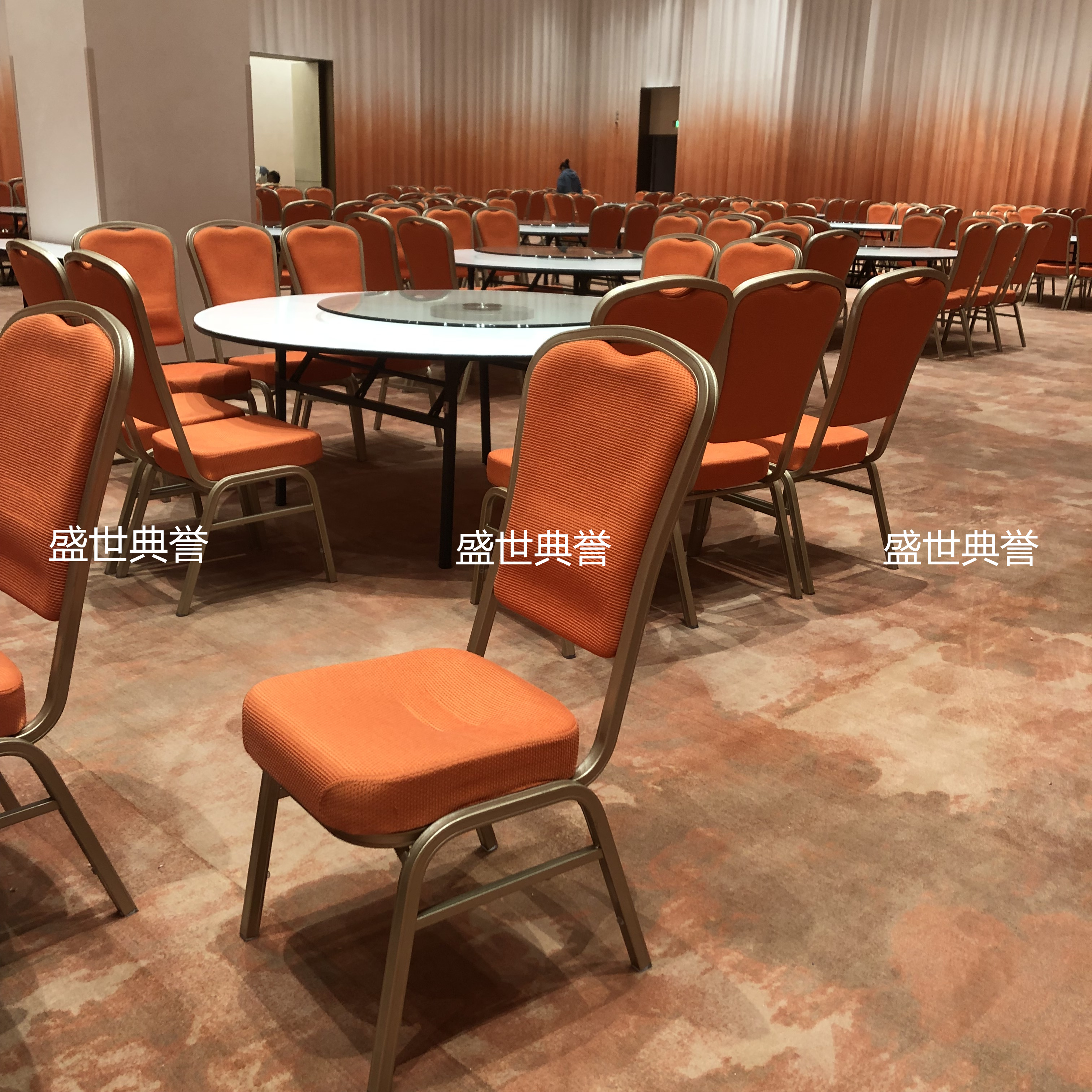 Wenzhou five-star hotel banquet dining tables and chairs, banquet center aluminum alloy banquet chairs, wedding banquet hotel folding tables and chairs details Picture