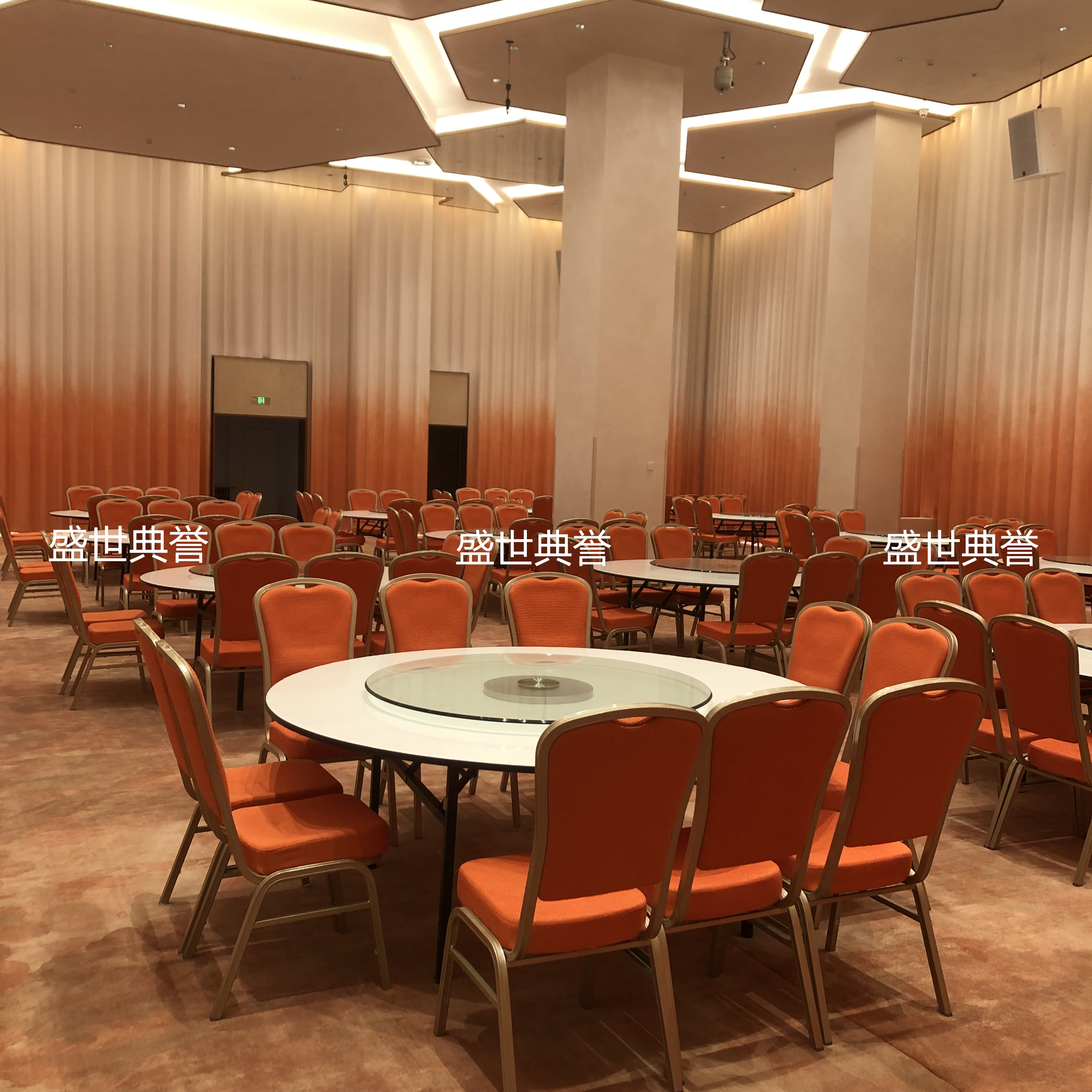 Shenyang International Hotel Banquet furniture, star-rated hotel wedding banquet tables and chairs, banquet center aluminum alloy chairs, conference chairs Application Scenario