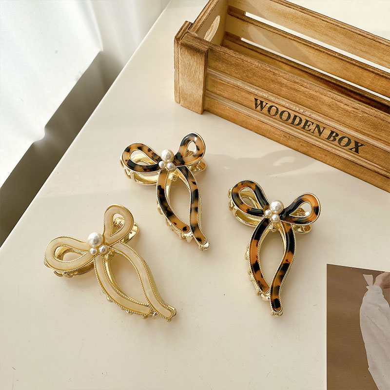 Bow acetic acid alloy pearl hair clip hand polished without burrs back head hair grab disc hair grab shark clip children wholesale trade thumbnail