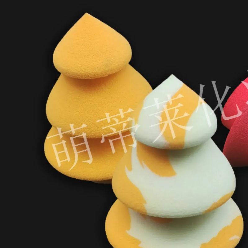 Hydrophilic non-latex Christmas tree-shaped oblique cut powder puff enlarges when soaked in water. 40*60mm Christmas tree single-color powder puff details Picture