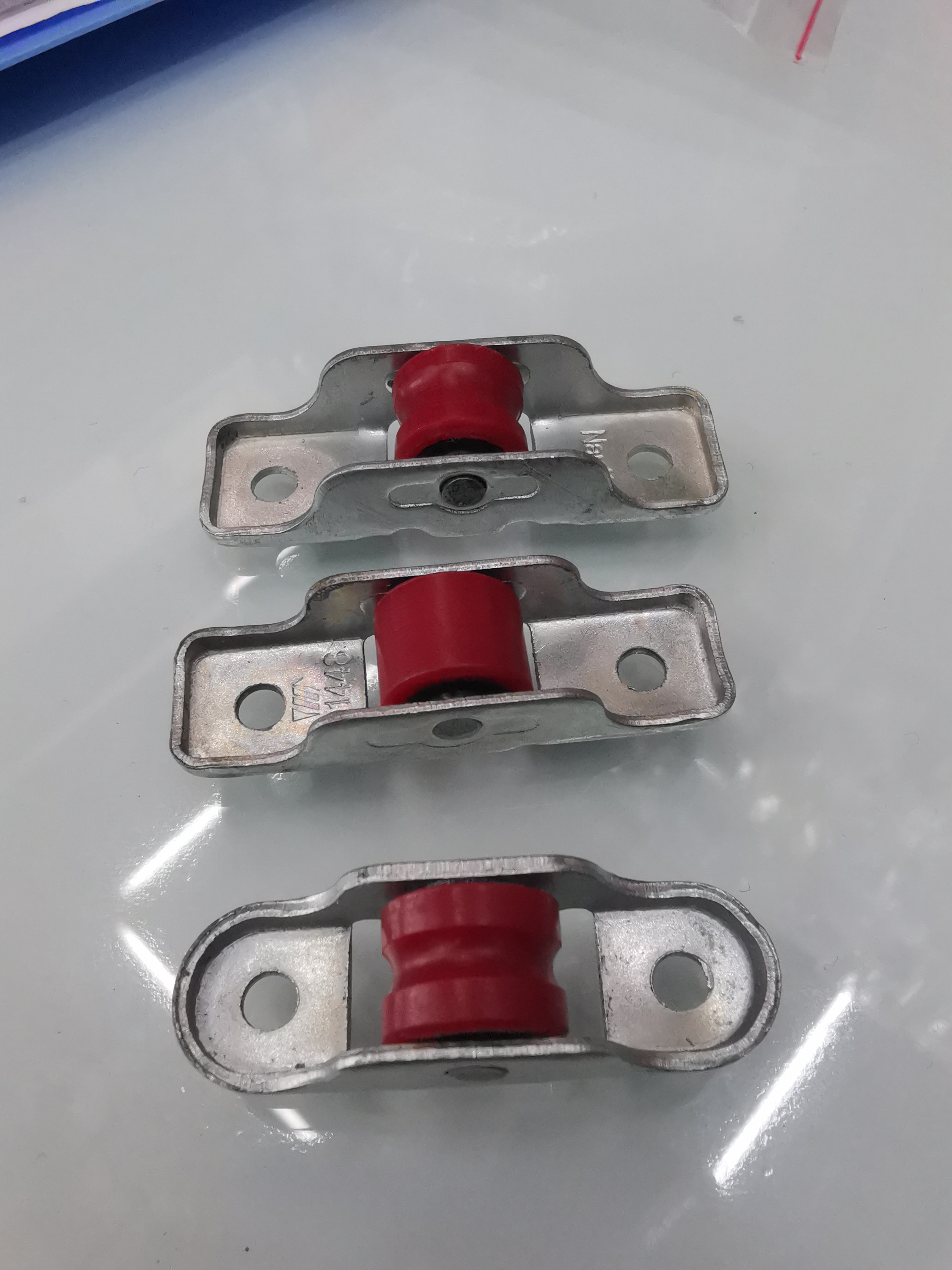 Plastic steel doors and Windows single pulley 70/7780/88 type plastic steel pulley push pull translation track mute needle roller nylon wheel full figure