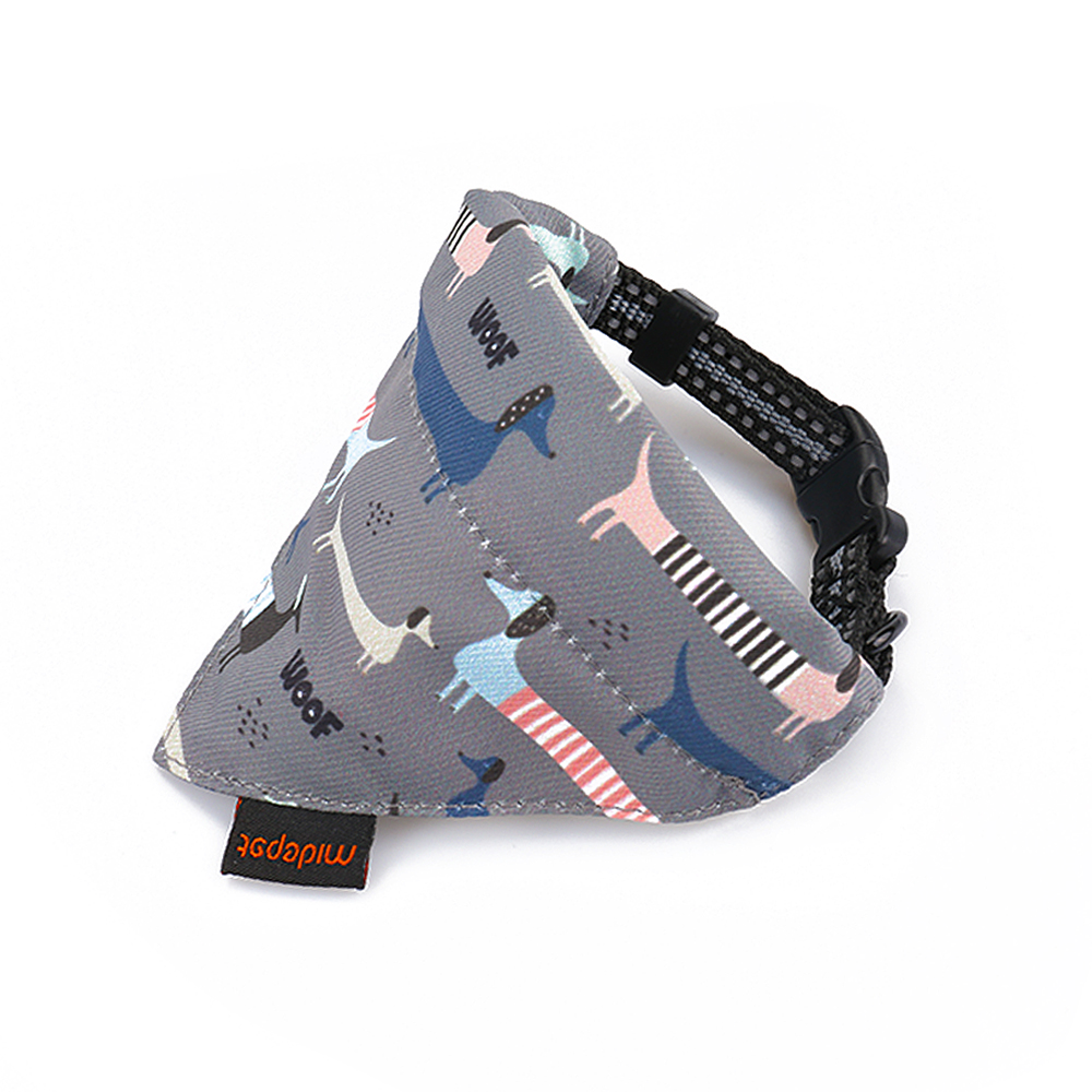 A set of adjustable triangular saliva wiper collars for small, medium and large dogs and cats, a classic checkered four-season decorative scarf details Picture