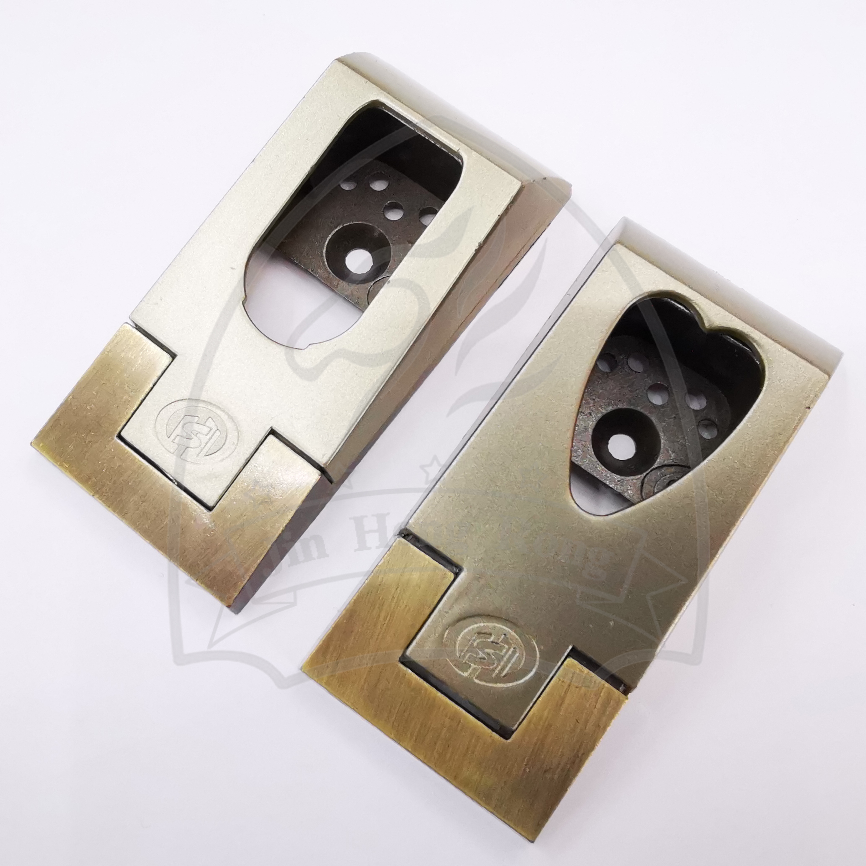 Hanger rod support heart thickened wardrobe hanger rod clothes through the wardrobe crossbar flange seat cabinet rod hardware accessories Application Scenario