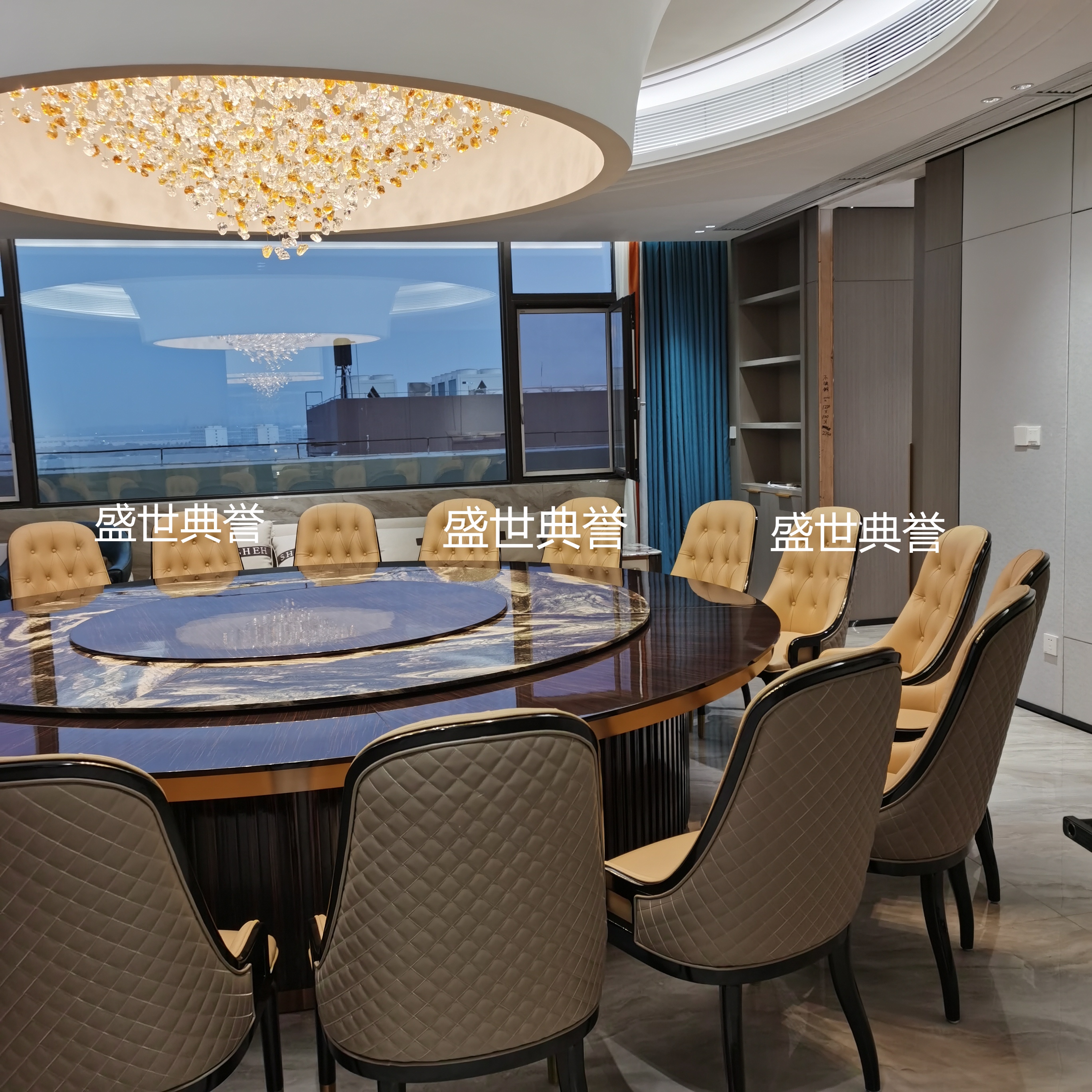Modern and light luxury dining tables and chairs for high-end clubs in Shanghai, direct sales of solid wood furniture for star hotels, and solid wood chairs for restaurant private rooms