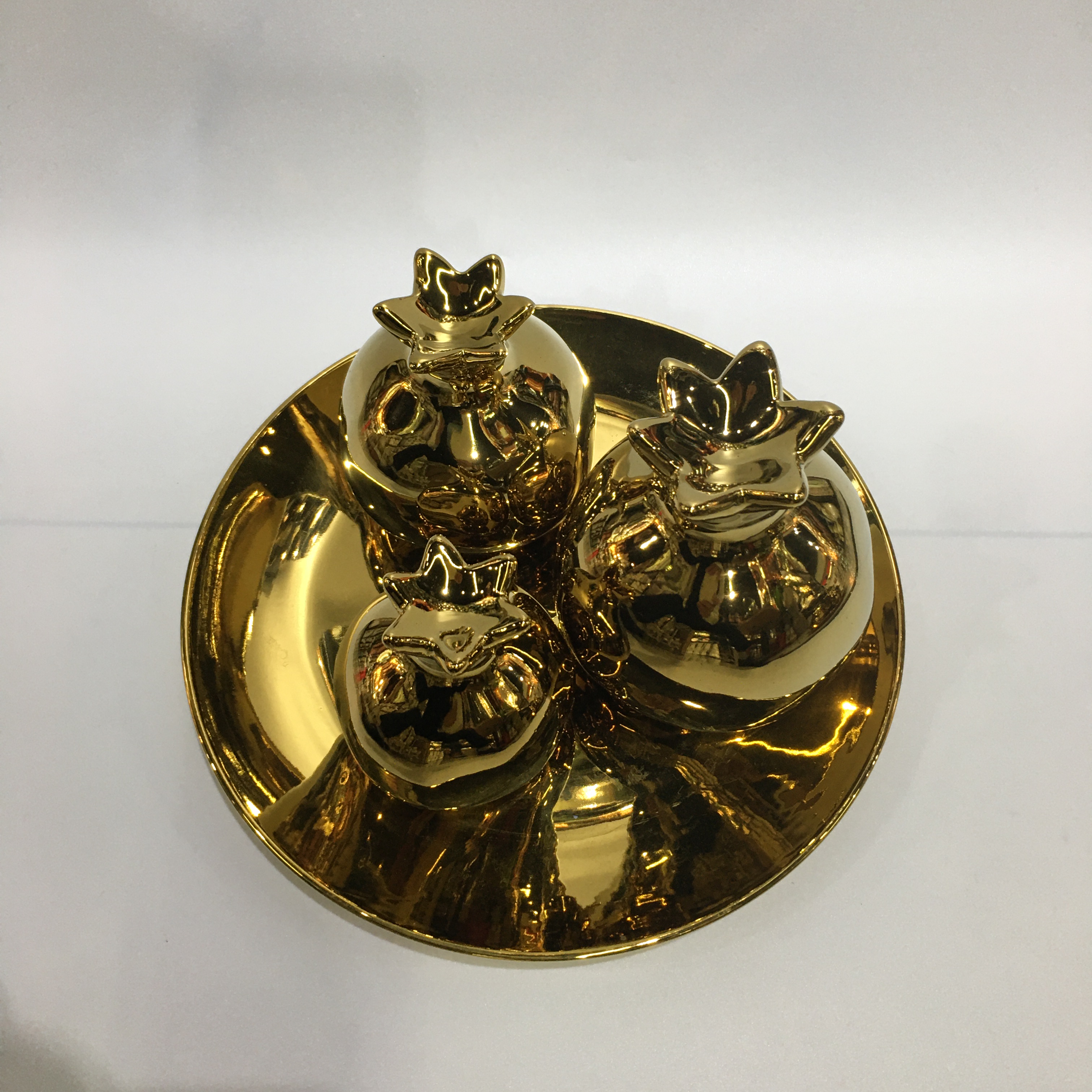 In 2025, Chinagoods ceramic handicrafts, hotel and home four-piece set, golden pomegranate figurine, modern and simple office creative figurine, wine cabinet and TV cabinet figurine, bestseller details Picture