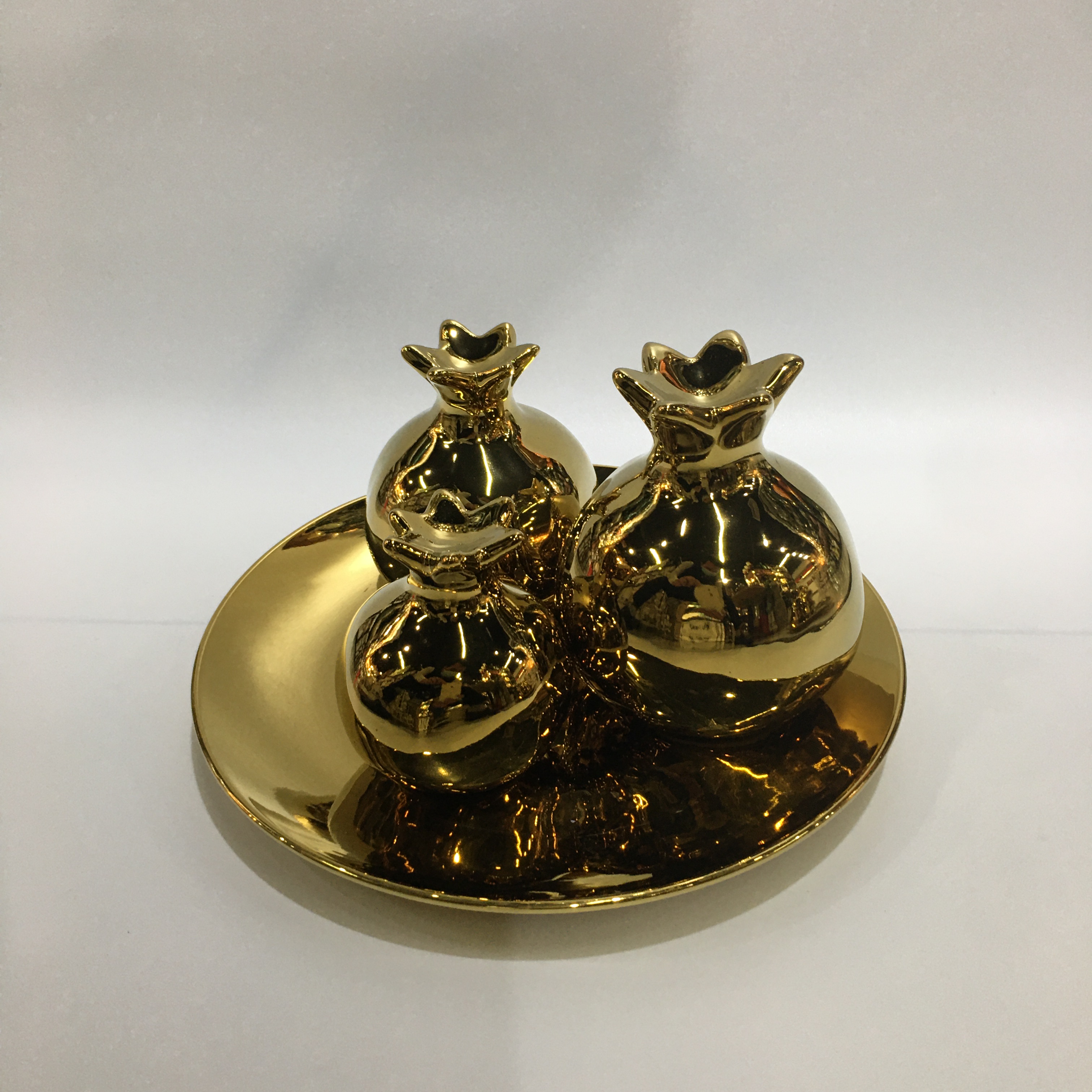 In 2025, Chinagoods ceramic handicrafts, hotel and home four-piece set, golden pomegranate figurine, modern and simple office creative figurine, wine cabinet and TV cabinet figurine, bestseller Specification drawing