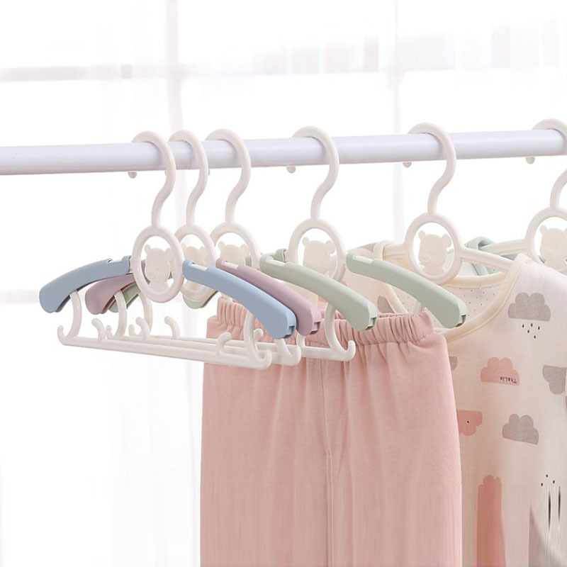 Kids' telescopic hanger
