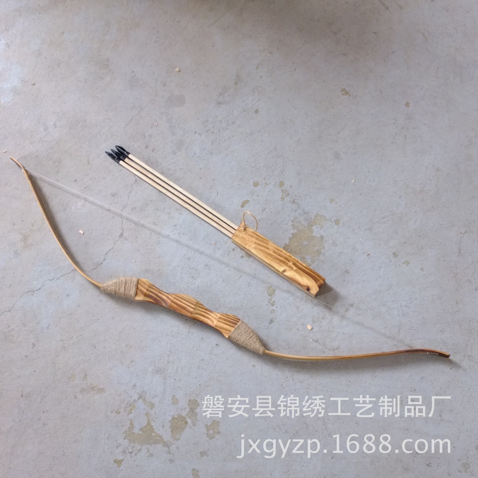 Factory direct sales of children's toy bows and arrows, wooden bow and arrow models, ancient traditional weapon models, non-destructive one-meter toy bows and arrows Item Picture