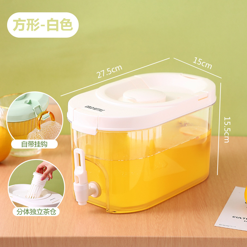 Refrigerator water bottle