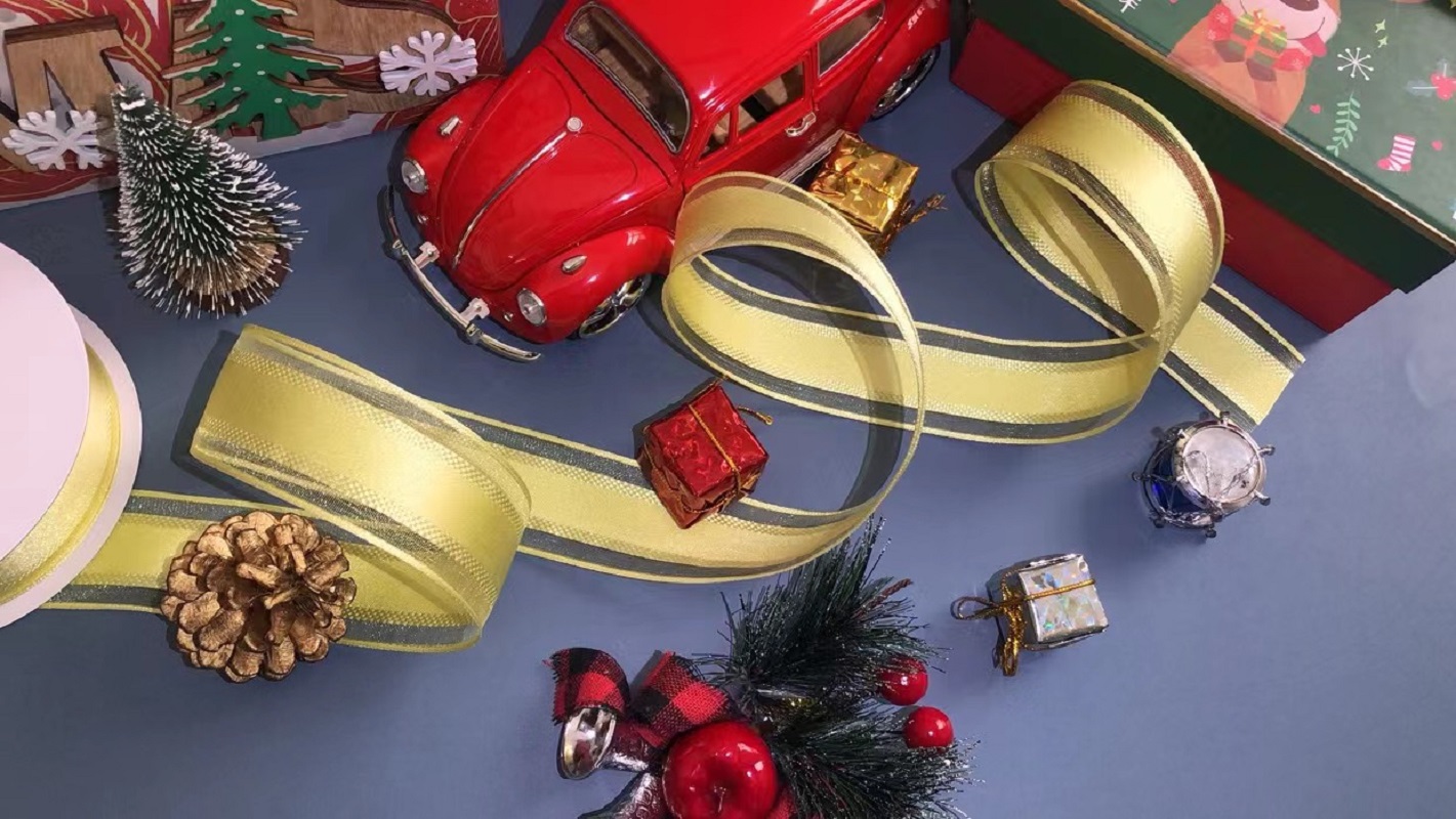 Item No. 2203 Christmas Gift Packaging Decoration DIY Yellow Middle Satin Toothed edge Double-sided wire Webbing 3.8cm Specification image