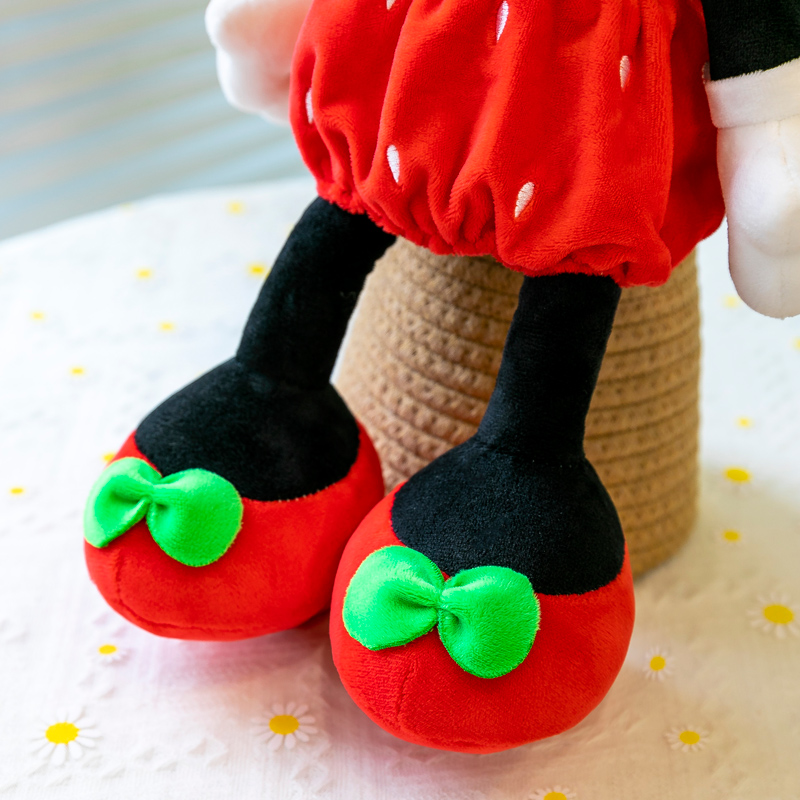 2024 New Mickey and Minnie plush toys, cute birthday gifts for boys and girls' bedrooms, 40cm plush toys Application Scenario