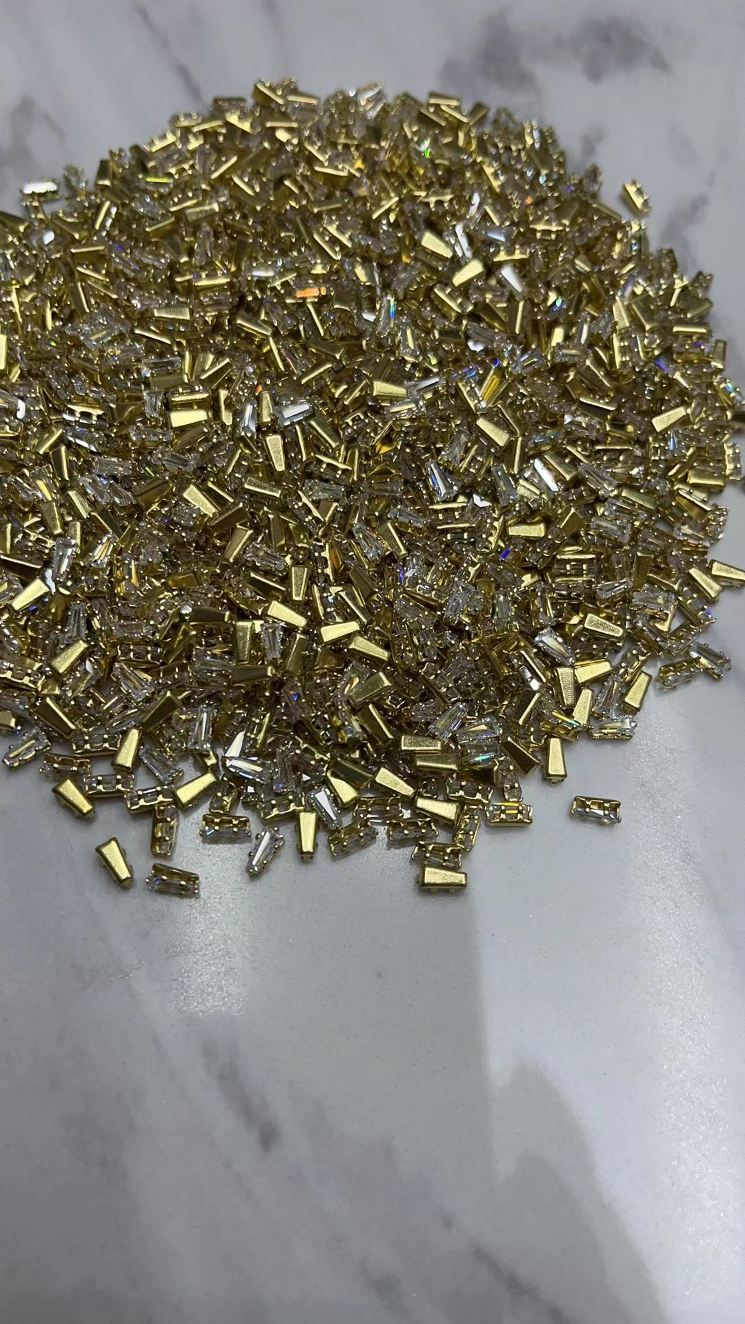 1.5*2.5*5 Trapezoid + Real Zirconium Manufacturers Direct Sales Network Red Diy Nail Accessories Specification drawing