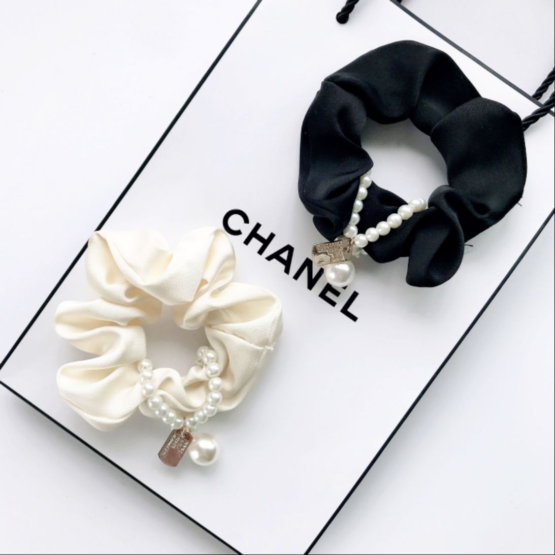 New Pearl Large Scrunchie Headband Elegant Pearl Scrunchie Fabric Headband details Picture