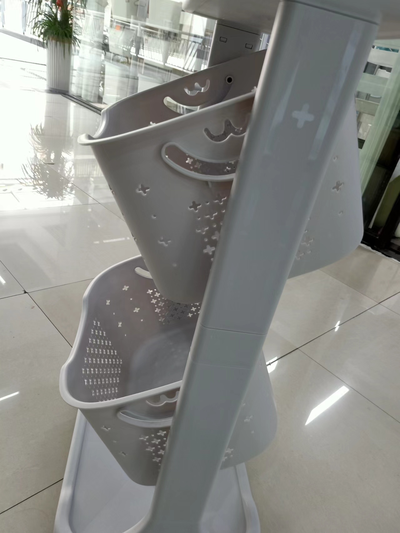 Smiley Hook Design Enhance Suspension Flexibility