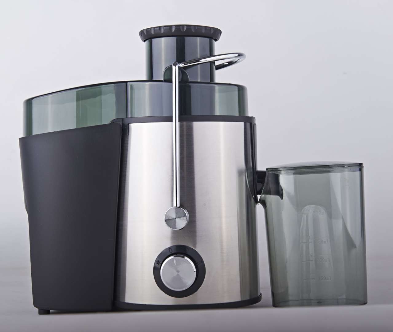 Black large caliber household vegetable and fruit juicer