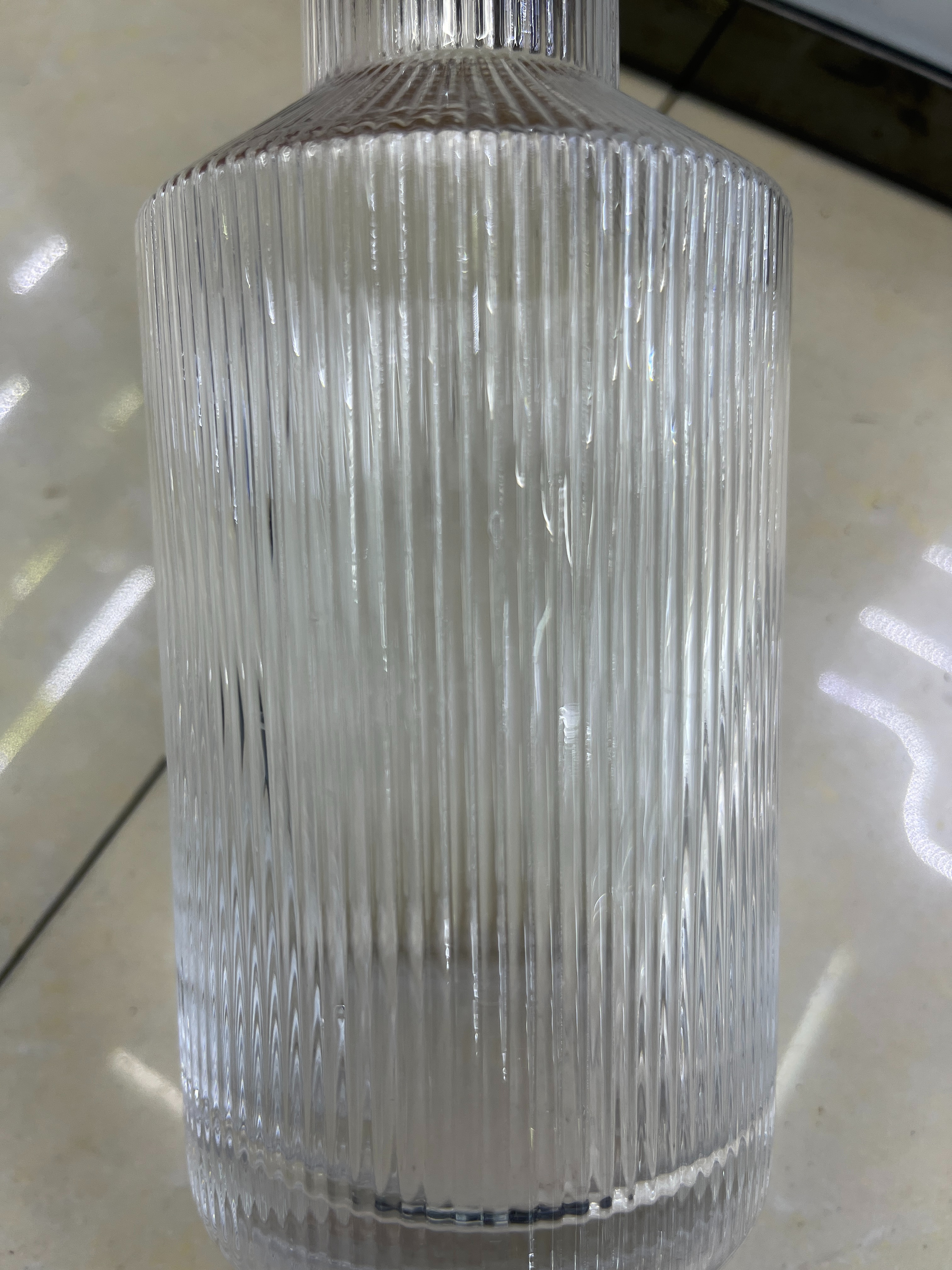 Kikumin Craft Striped Small Mouth Flower Ware Ins Wind Glass Vase Clear Glass Vase Application Scenario
