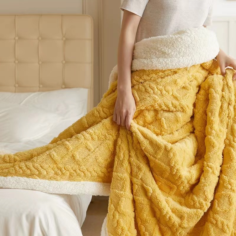 Lamb Fleece Jacquard Blanket With Cover Comforter Velvet Tapered Fleece Blanket For Office Lunch Break